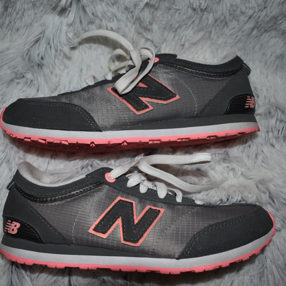 New Balance Pink and Grey sneaker